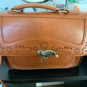 Elegant Tan Leather Crossbody Bag